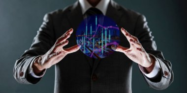 Gezegen küresi olan bir iş adamı