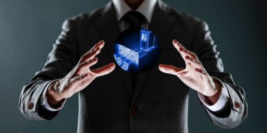 Üç boyutlu dijital tabletle çalışan işadamı