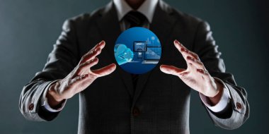 Küresel ağ kavramına sahip iş adamı