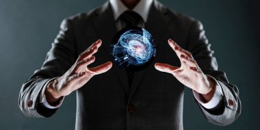 İnsan eli, dişli ve mekanizmalı iş konsepti