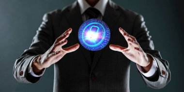 Avuç içi ve parmağıyla holografik küreyi tutan iş adamı