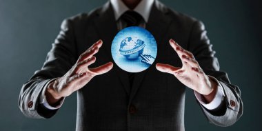 3D işlemede küresel bağlantıyı elinde tutan iş adamı