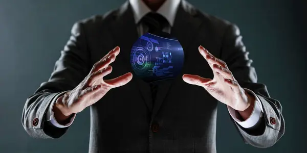 Dijital holografik projeksiyonlu takım elbiseli iş adamı