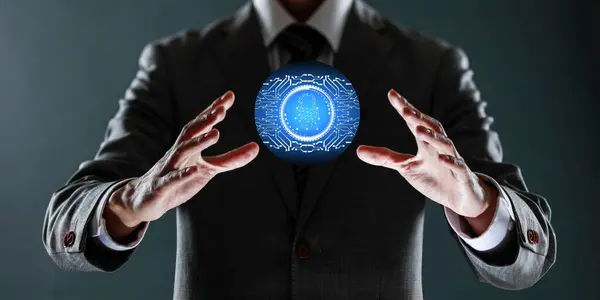 Avuçlarında dijital küre tutan bir iş adamı.