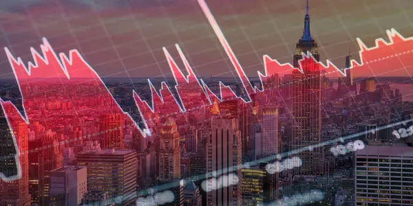 Yüksek binaların arka planında çoklu pozlama olan eski şehir haritası. Finansal araştırma kavramı.