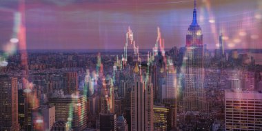 Geceleri gökdelenleri olan yeni Manhattan gökdelenleri.