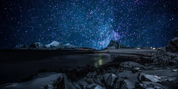 Samanyolu ile yıldızlı gece gökyüzü