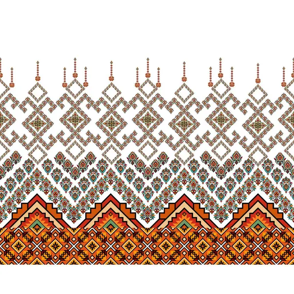 Etnik süsleme ile örülmüş desen