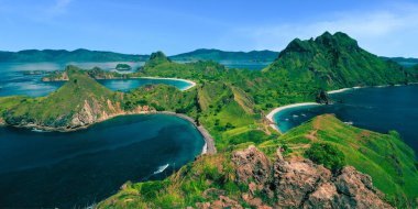 Yeni Zelanda 'nın kuzeyindeki güzel kıyı şeridinin hava manzarası.