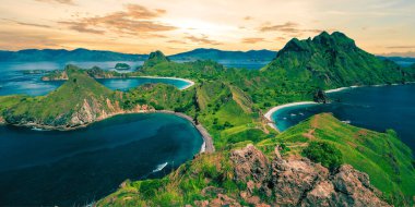 Gölün üzerinde güzel bir gün batımı