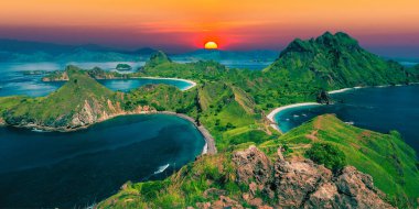 Filipinler adasında günbatımında günbatımının manzarası.