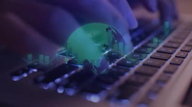 Teknoloji geçmişi olan bir dizüstü bilgisayarda el yazısı.