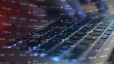 Siber saldırılı bir bilgisayar korsanı.