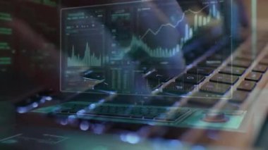 Masanın üzerinde defter arkaplanlı finansal grafik çizimlerine çift pozlama. önx pazarı konsepti