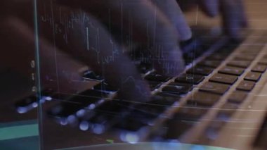 Ofisteki dizüstü bilgisayarı kullanarak iş adamını kapat