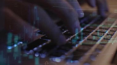 Bilgisayarda Daktilo Yazan İşadamı