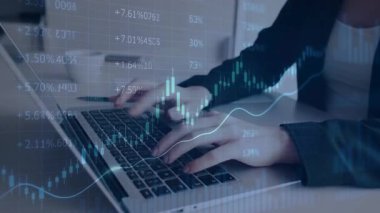 Bilgisayarda ve ön x grafik hologram çiziminde kadın eli yazarken çift pozlama. Borsa yatırım kavramı.