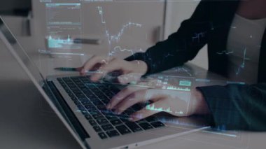 İş kadınlarının bilgisayar ve ön grafik hologram çizimlerini yazarken çift pozlama. Mali analiz kavramı.