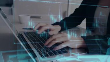 İş kadınlarının bilgisayar ve ön grafik hologram çizimlerini yazarken çift pozlama. Mali analiz kavramı.