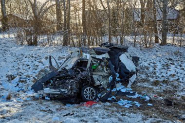 6 Ocak 2021, Eleja, Letonya: Bir kamyonla çarpışma, ulaşım geçmişi, kaza üstüne kaza.