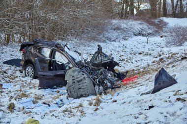 6 Ocak 2021, Eleja, Letonya: Bir kamyonla çarpışma, ulaşım geçmişi, kaza üstüne kaza.