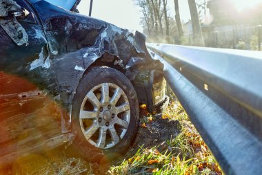 9 Ekim 2020, Ikskile, Letonya: önden çarpışma ve ulaşım geçmişi nedeniyle kazadan sonra araba üstüne araba.