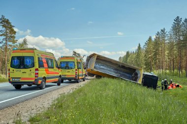 2009 Haziran, 2021, Tinuzhi, Letonya: Bir kamyonla çarpışma, ulaşım geçmişi...