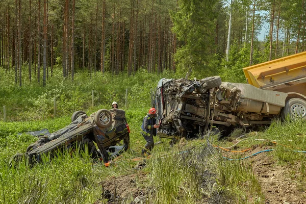 라트비아 충돌하여 교통사고를 당하고 교통사고를 당하는 2021 — 스톡 사진