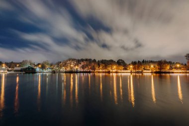Huzurlu Göl 'ün Gece Yansımaları