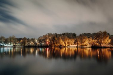 Huzurlu Göl 'ün Gece Yansımaları