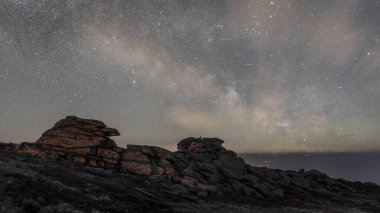 Almanya 'da Rocky Peyzaj Harz üzerinde Samanyolu