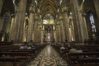 Milano, İtalya 'da Tonoz Tavanlı Gotik Katedral İçi