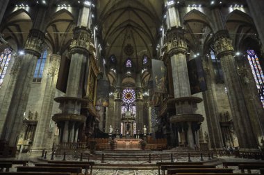 Gotik Sütunlu Milano Katedrali Merkez Koridoru