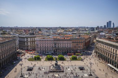 Milan Katedrali 'nden Piazza del Duomo' nun Panoramik Manzarası