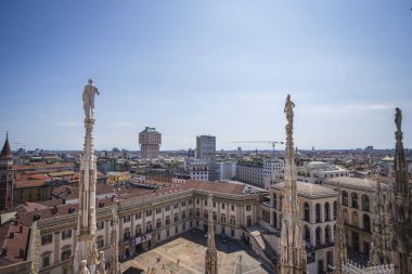 Duomo Katedrali 'nden Milan Panoramik Çatı Manzarası