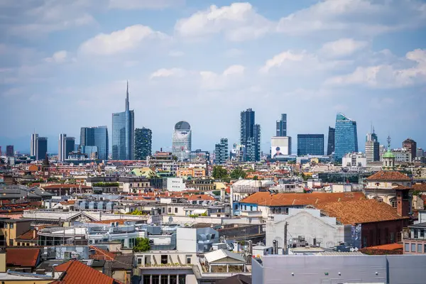 Milano, İtalya 'nın modern şehirleri