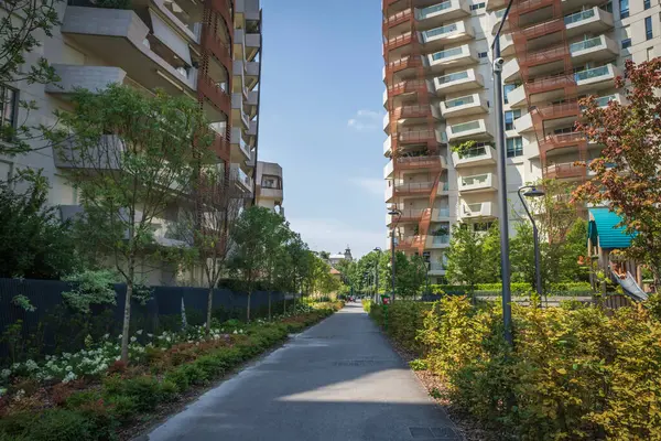 Milano, İtalya 'da Yeşil Yol ile Kentsel Konut