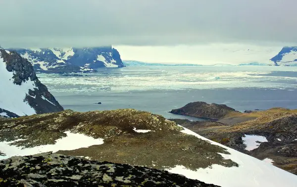 Norveç 'in güzel dağ manzarası