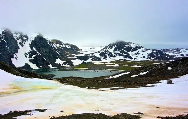 Dağların güzel manzarası