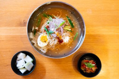 Kore soğuk şehriye çorbası.