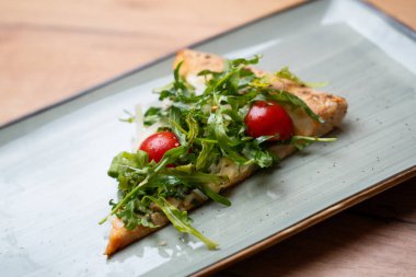 Arugula Kirazlı Domates Pizzası Önden Görünüm