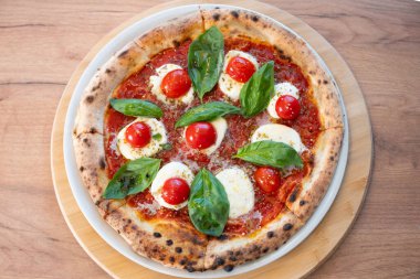 Kiraz domatesli Margherita pizza.