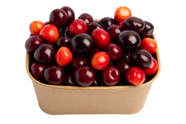 Karton kutuda karışık kirazlar, şeffaf arkaplanda izole edilmiş, PNG