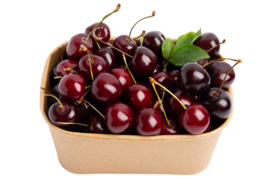 Karton sepetteki taze kirazlar, şeffaf arkaplanda izole edilmiş, PNG