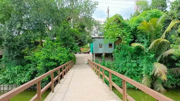 Tayland şehrindeki nehir.