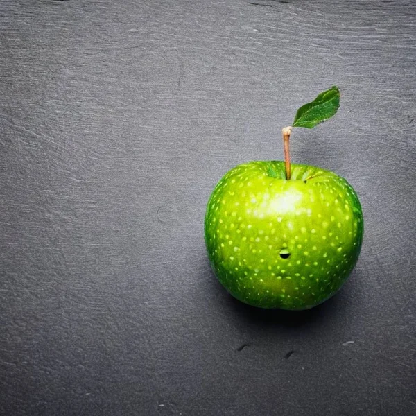 Detailliertes Foto Eines Grünen Apfels Auf Dunklem Hintergrund — Stockfoto