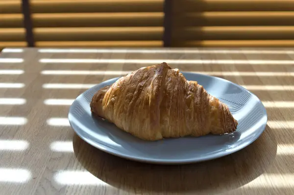 Kahvaltılık kruvasan manzarası. Yüksek kalite fotoğraf