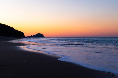 Denizde gün doğumu