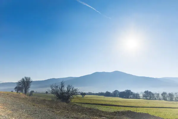 Dağlardaki bir dağ manzarası