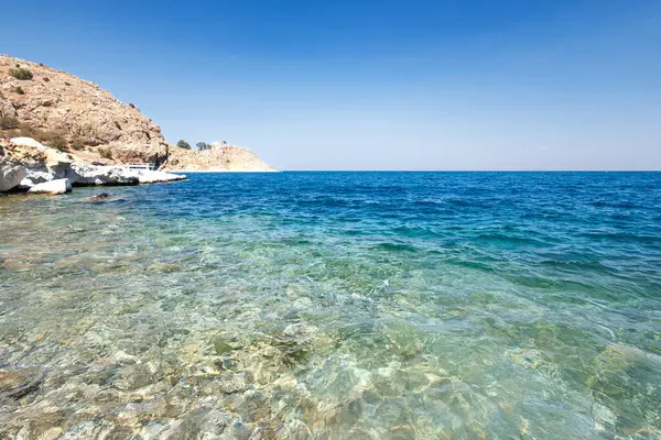 Güzel sahil ve deniz manzarası